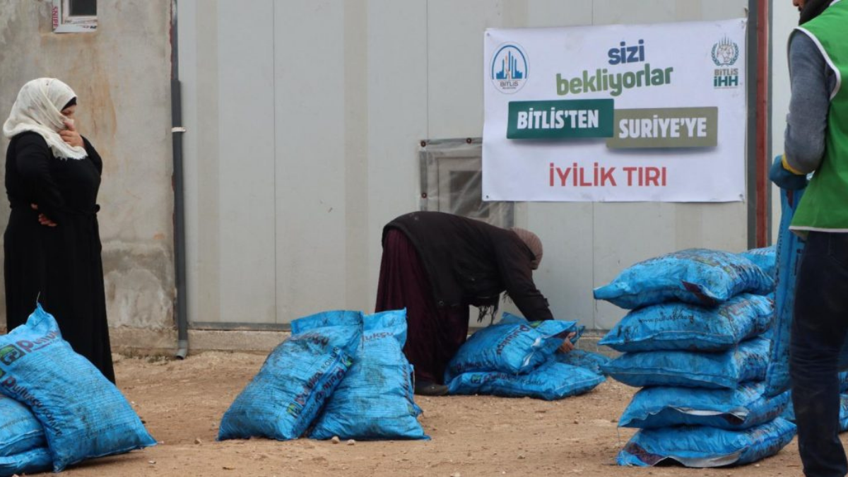 Bitlis Belediyesi, savaş sonrası ülkelerine dönen Suriyelilere destek amacıyla kış