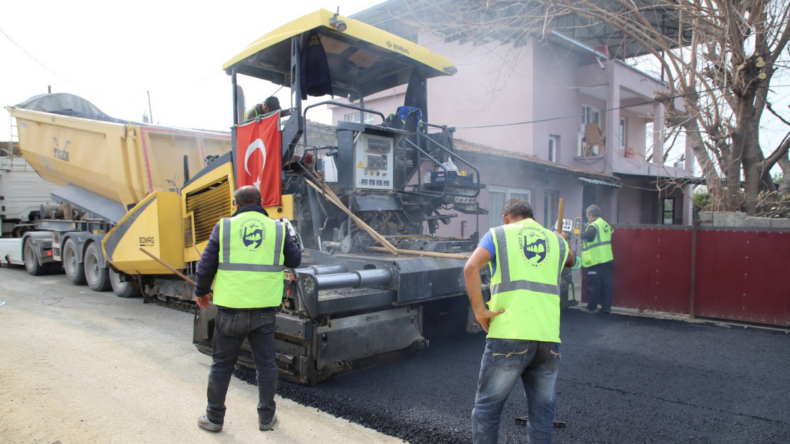 Hatay’da yol çalışmalarına hız kesmeden devam ediliyor