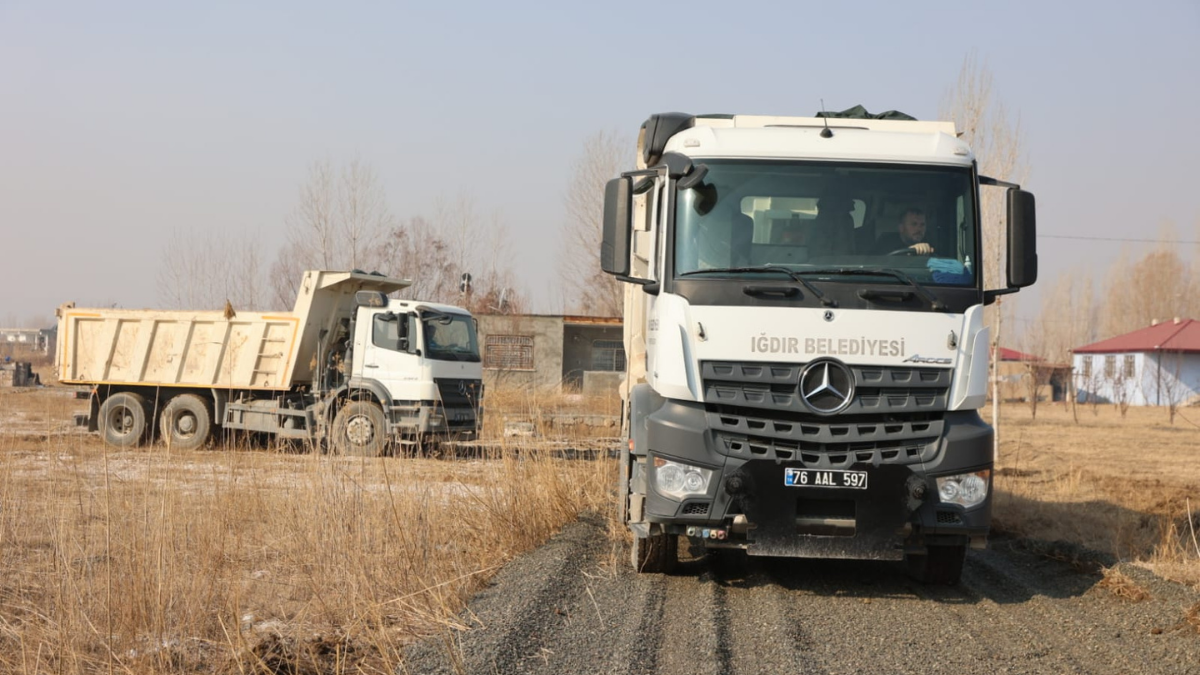 Iğdır’da kent genelinde kapalı yolların açılması için çalışma yürütüldü. Iğdır