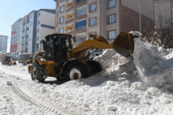 Muş’ta karla mücadele ve sürücülere ‘park’ uyarısı