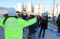 Siirt’te öğrencilere uygulamalı trafik eğitimi