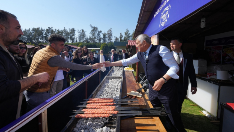 Adana gastronomi şehri ünvanına girebilecek mi? Dosya Paris’te…