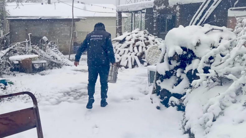 Giresun’da sosyal belediyecilik kış şartlarında da devam etti