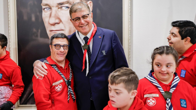 İzmir’de özel izcilerden başkana ziyaret