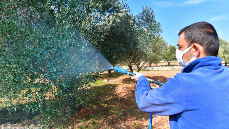İzmir’de çiftçiye 3,6 tonluk ilaç desteği