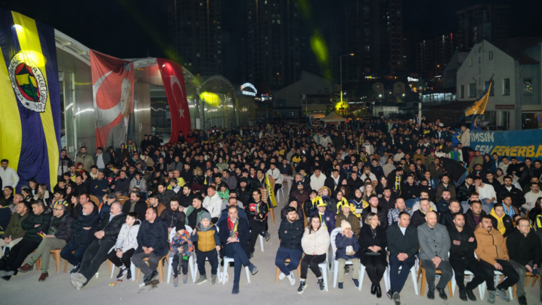 Kastamonulular Fenerbahçe maçını dev ekranda izledi