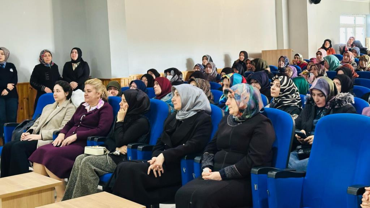 Kızılcahamam Belediyesi, İlçe Müftülüğü iş birliğinde düzenlenen anlamlı etkinlikte, 8