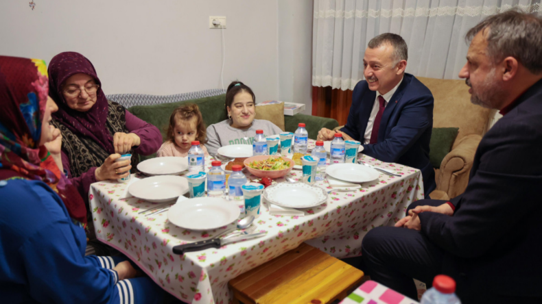 Kocaeli’de başkan Havva Naz’ın iftar davetini kırmadı