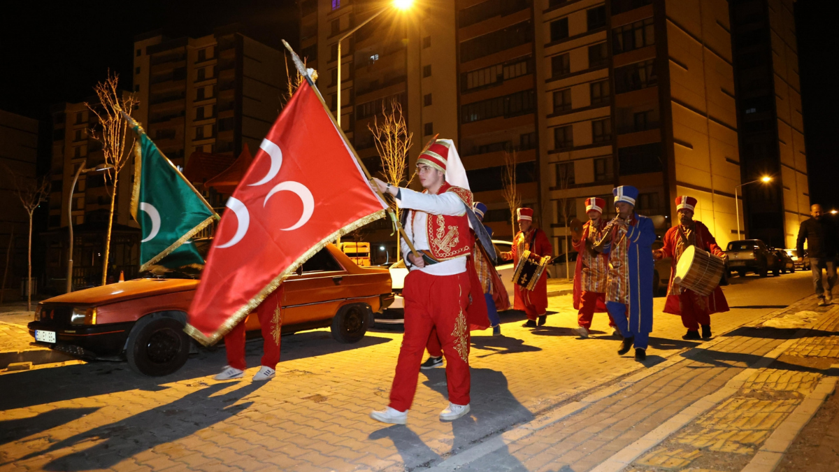 Nevşehir’de Ramazan ayının manevi atmosferi sahur mehteranı ile hissediliyor. Nevşehir