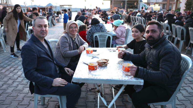 Sivas’ta başkan her gün bir başka iftar sofrasına iştirak ediyor