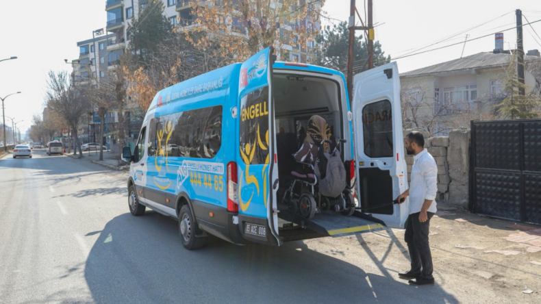 Van’da belediyeden engelli vatandaşlara ulaşım hizmeti