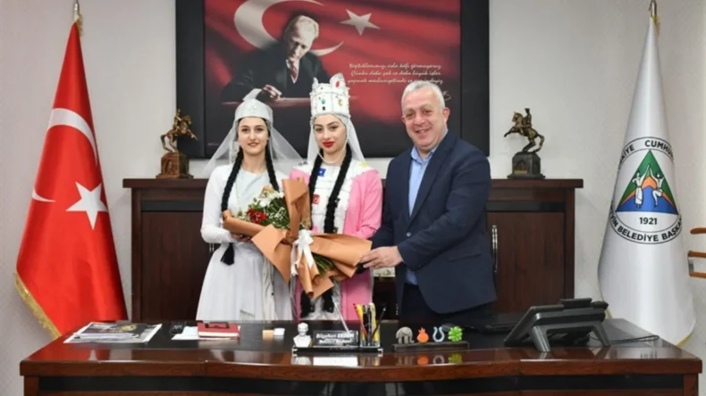 Gürcistan’dan gelen grup Artvin’de gösteri yaptı