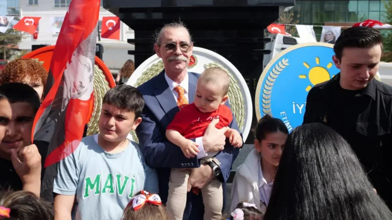 Etimesgut Belediyesi’nden 23 Nisan’a anlamlı tören