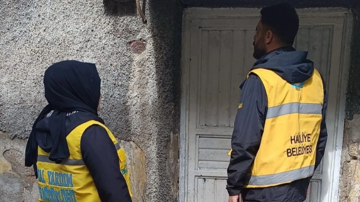Şanlıurfa’nın Haliliye ilçesinde belediye ekipleri, ilçe sakinlerinin hanelerini tek tek
