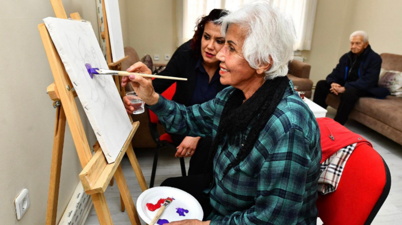 İzmir’de Sağlıklı Yaş Alma Merkezi, 55 yaş ve üzerinin ziyaretini bekliyor