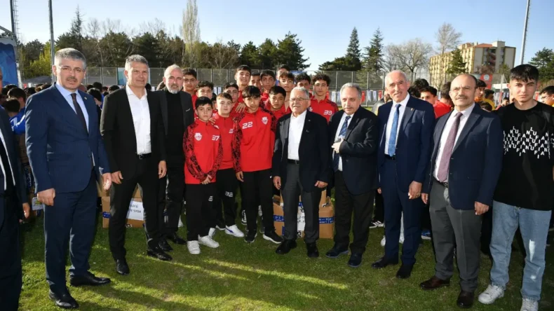 Kayseri’de Amatör Spor Kulüplerine 27 milyon liralık destek