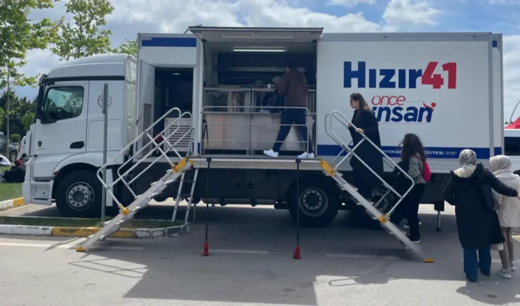 Hızır 41 Mobil Afet Tırı Kariyer Fuarı’nda sergilendi