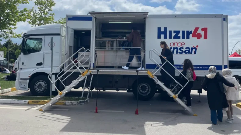 Hızır 41 Mobil Afet Tırı Kariyer Fuarı’nda sergilendi