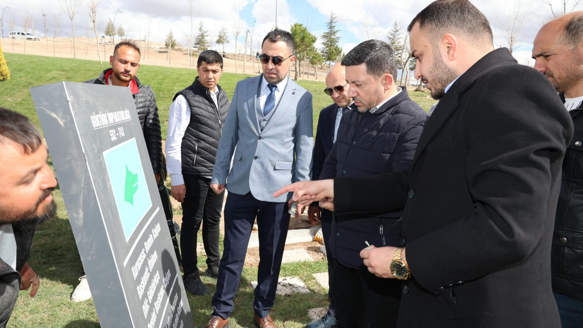 Nevşehir Belediye Başkanı Rasim Arı, belediye ekiplerinin çalışma alanlarında incelemelerde