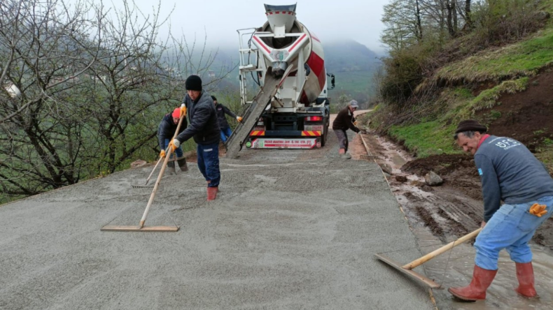 Ordu Büyükşehir’den Aybastı’ya beton yol çalışması