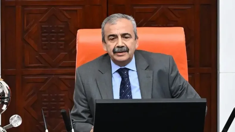 Sırrı Süreyya Önder’in durumu ciddiyetini koruyor
