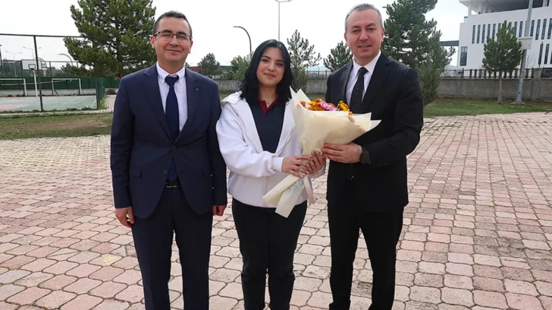 Sivas’ta başkan, lise öğrencisinin davetini kırmadı