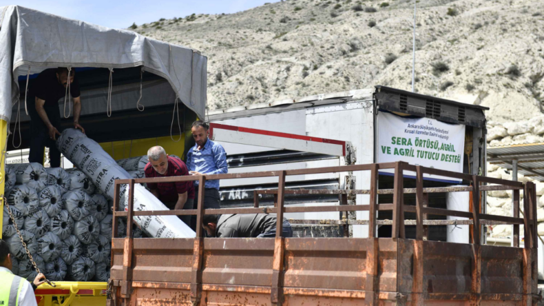 Ankara Büyükşehir’den çiftçilere sera malzemesi desteği
