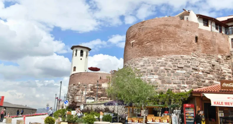 Ankara Kalesi’nin sur duvarları güçlendirildi
