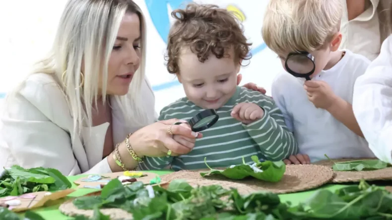 Antalya’da çocuklara ipek böceği eğitimi verildi