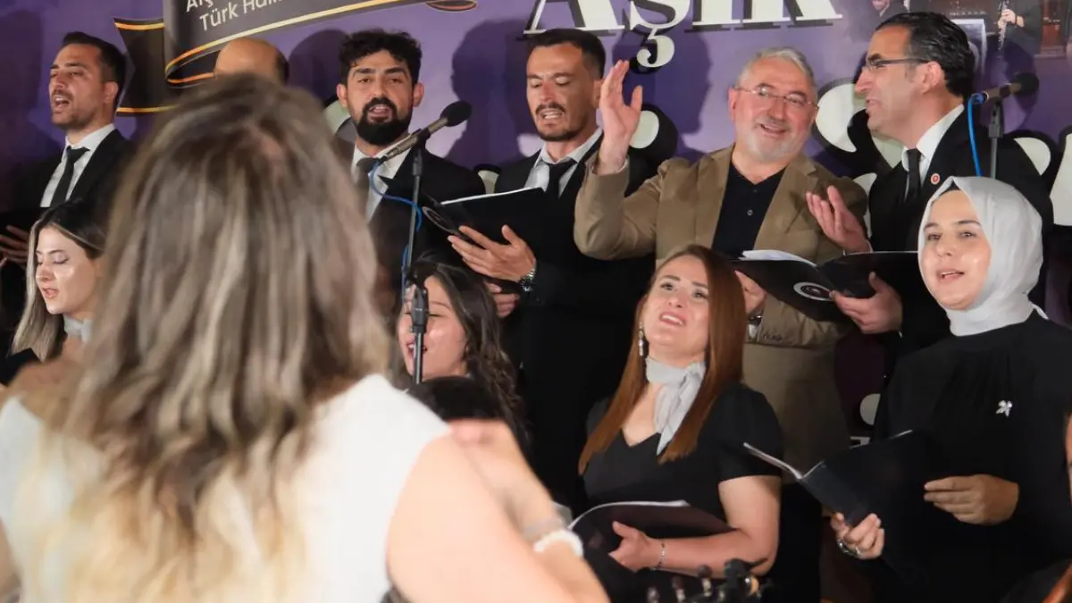 Çorum’da Aşık Mahzuni Şerif vefatının 23. yılında türkülerle anıldı. Belediyenin