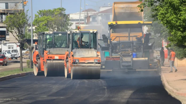 Elazığ’da asfalt yenileme çalışmaları sürüyor