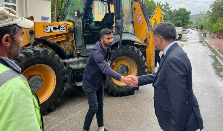 Erzincan’da başkandan belediye personeline moral ziyareti