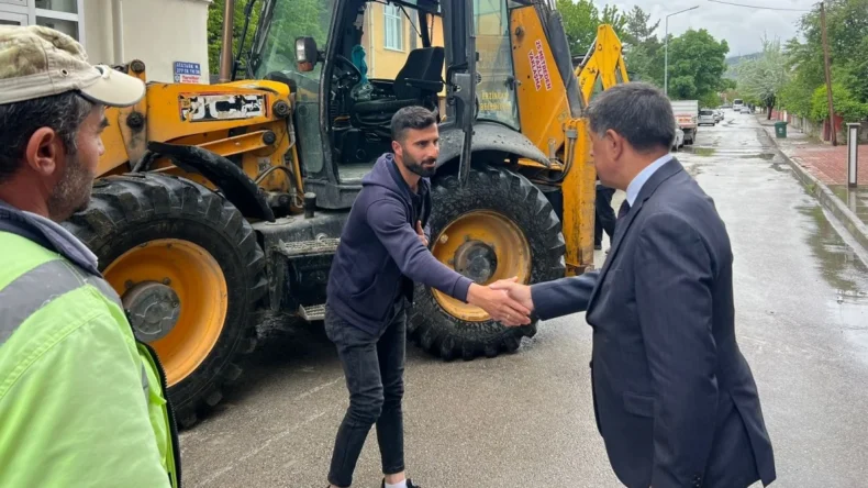 Erzincan’da başkandan belediye personeline moral ziyareti