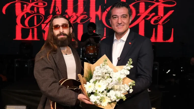 Giresun’da Emre Fel konseri coşkulu anlara sahne oldu