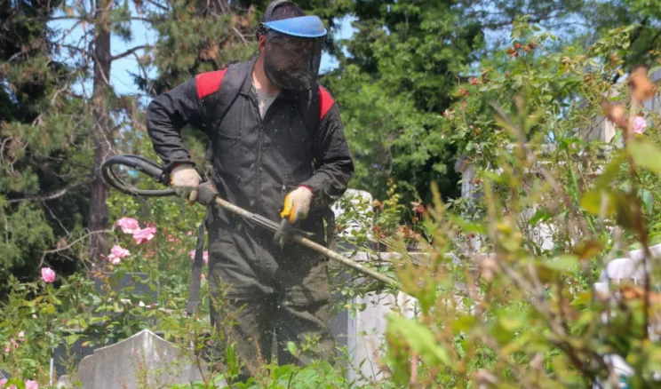 Giresun’da mezarlıklar bayrama hazırlanıyor