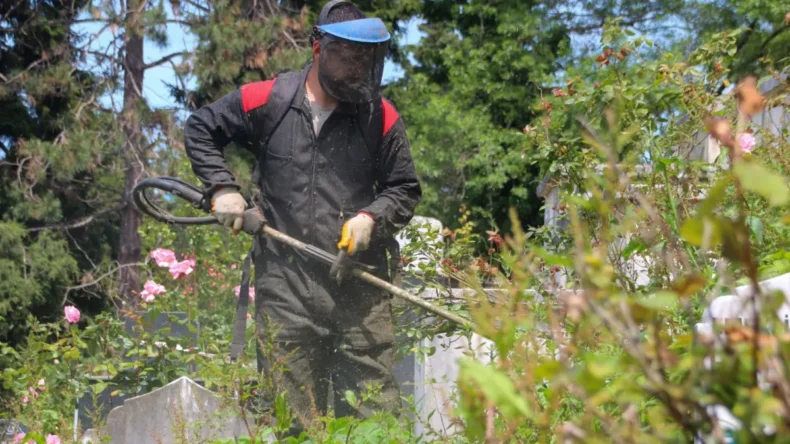 Giresun’da mezarlıklar bayrama hazırlanıyor
