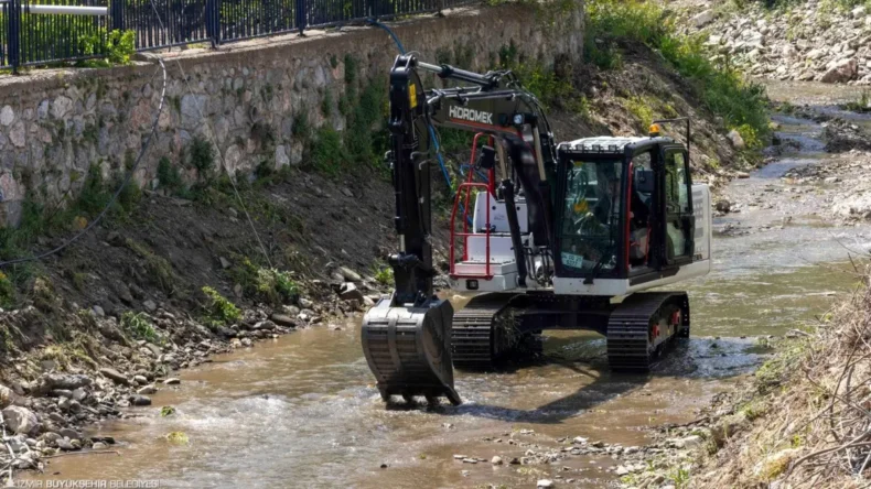 İzmir’de bahar temizliği başladı