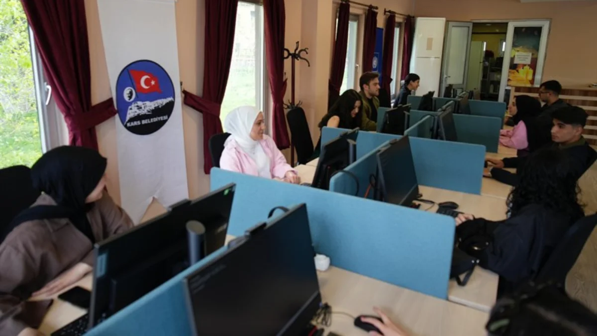 Kars’ta kurulan Dijital Gençlik Merkezi (DİGEM) gençlerin dijital dünyada güçlü