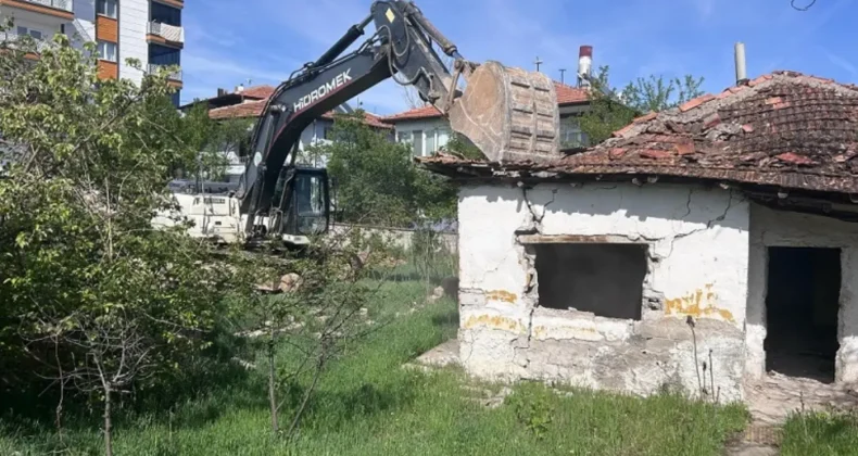 Kırıkkale’de risk oluşturan metruk binalar yıkılıyor