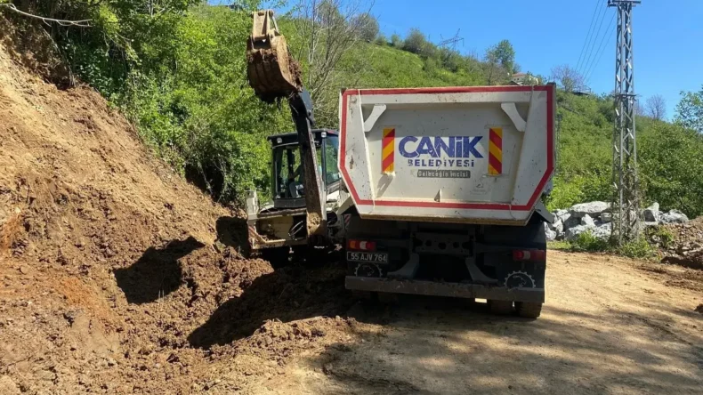 Canik’te kırsal mahallelerde yol çalışmaları devam ediyor