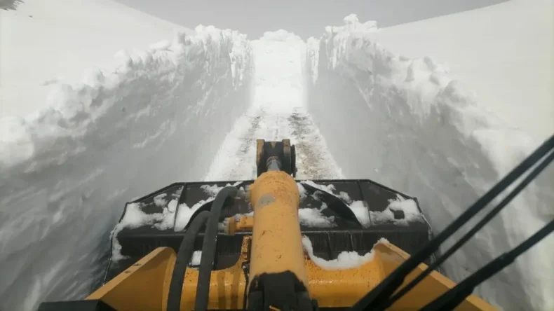 Trabzon’da 3 bin 200 rakımda karla mücadele