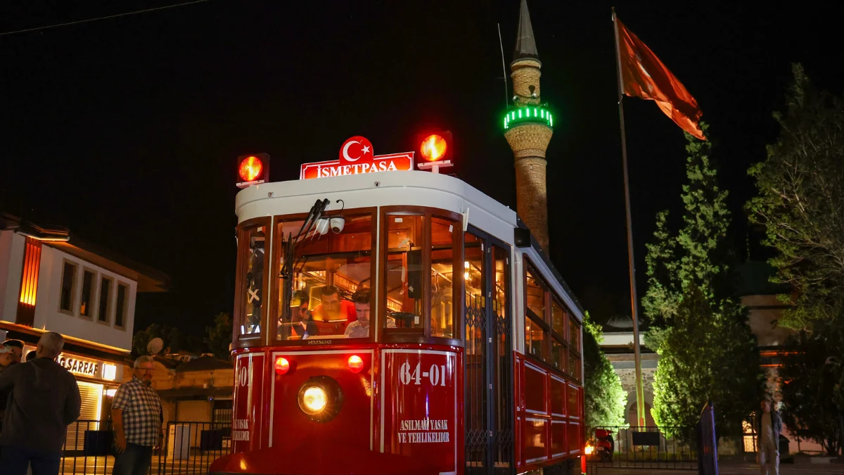 Uşak’ta toplu taşıma altyapısında devrim yaratması beklenen tramvay projesinde ilk