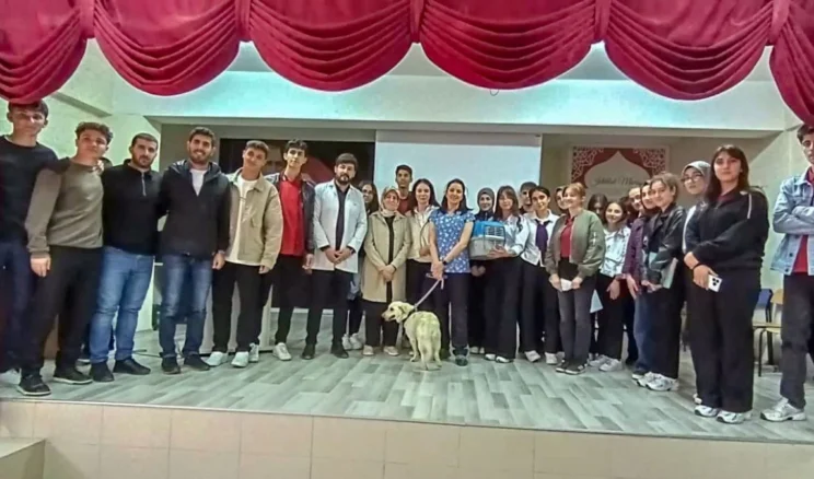 Van’da belediyeden öğrencilere yönelik sokak hayvanları semineri