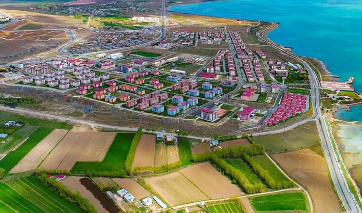 Van Erciş’te 3 gün sürecek yol çalışması başladı