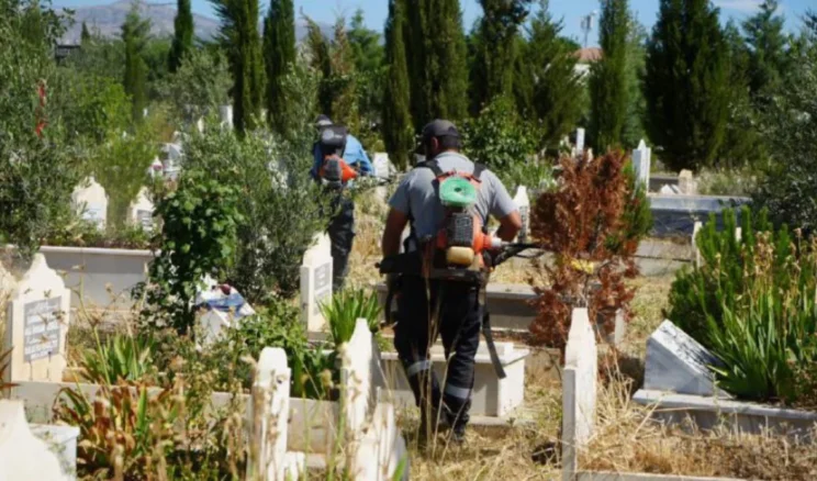 Adıyaman’da mezarlıklar bayram ziyaretine hazırlanıyor