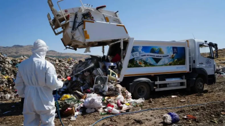 Adıyaman’da karasinekle mücadelede etkin ilaçlama çalışması