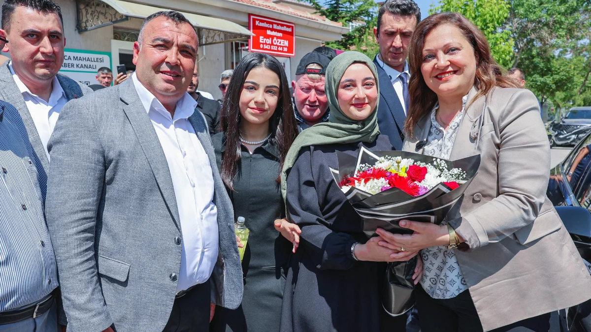 Afyonkarahisar Belediye Başkanı Burcu Köksal, il genelinde mahalle buluşmalarını sürdürdü.
