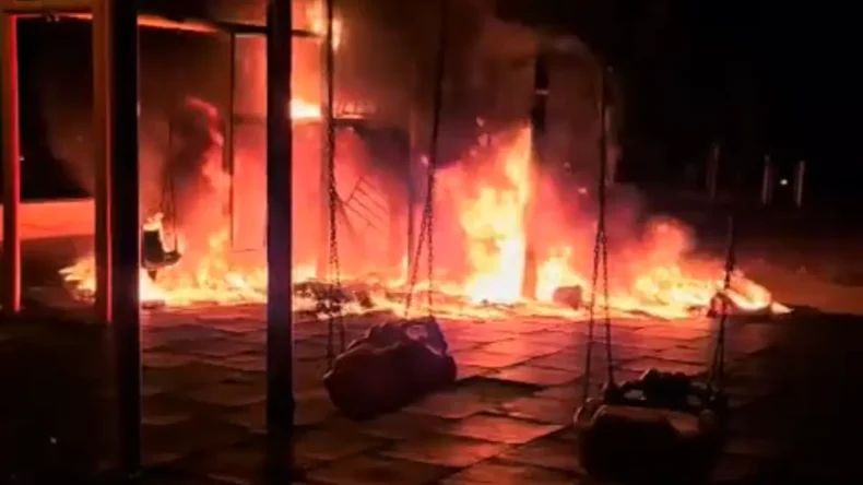 Amasya’da park alevlere teslim oldu