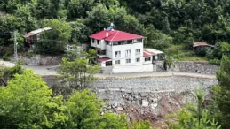 Artvin’de heyelan sonucu kapalı kalan yol güçlendirildi