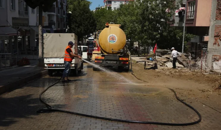 Atakum’da cadde ve sokaklar temizleniyor